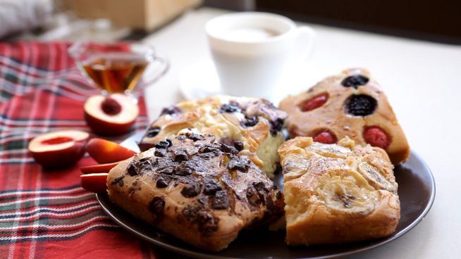 Leckerer Ofenpfannkuchen mit Blaubeeren